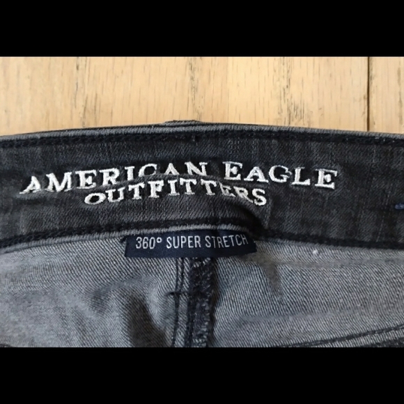 American Eagle distressed denim jean shorts - Picture 7 of 9